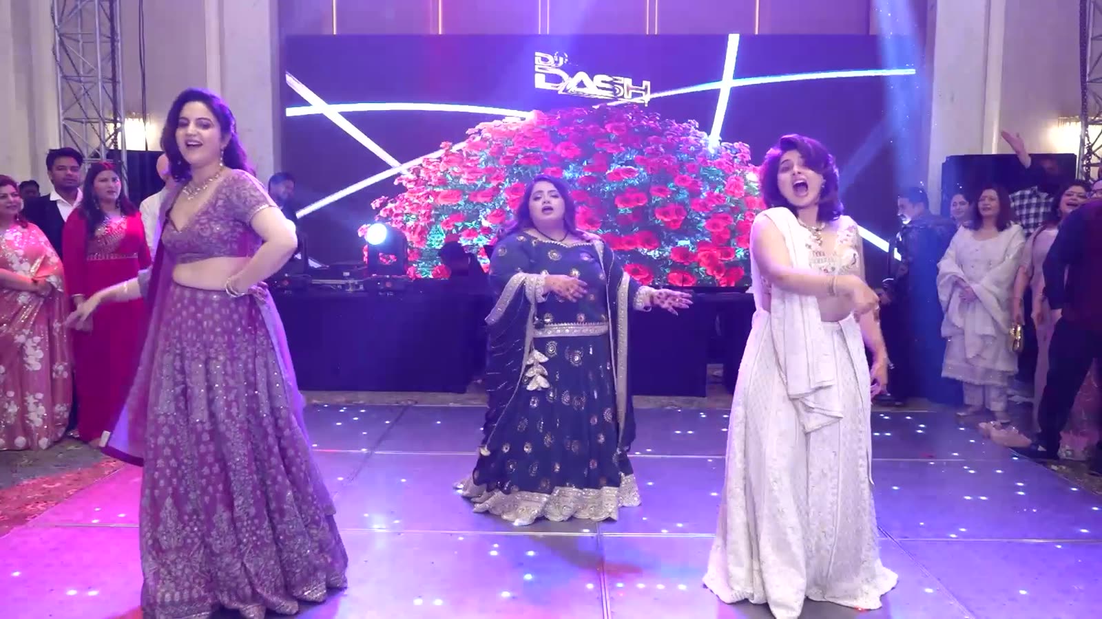 3人の姉妹によるボリウッドダンス